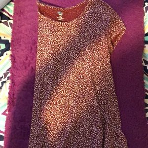 A short sleeve shirt.